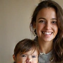 Madre felice con bambino, serena