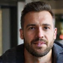 Uomo che si allena, energico e in forma